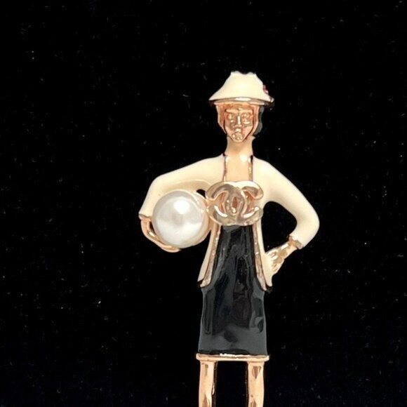 Chanel Madame Coco Chanel Figure - Picture 7 of 9